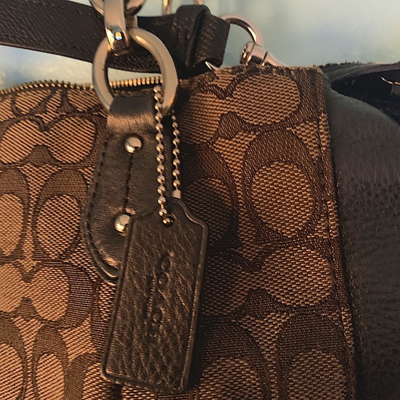 C O A C H Silver w/ crossbody strap Purse - Picture 3 of 11